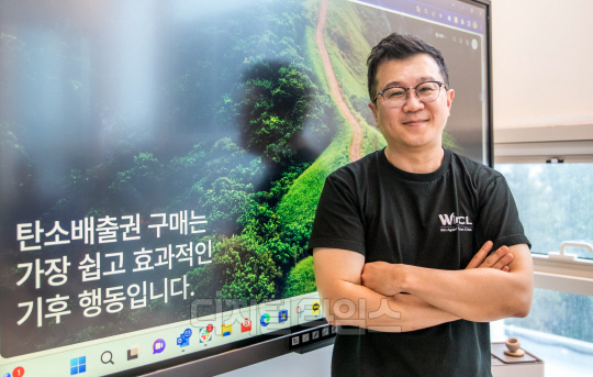 박성훈 윈클 대표가 회사 소개를 한 뒤 인터뷰에 앞서 포즈를 취하고 있다. 이슬기기자 9904sul@